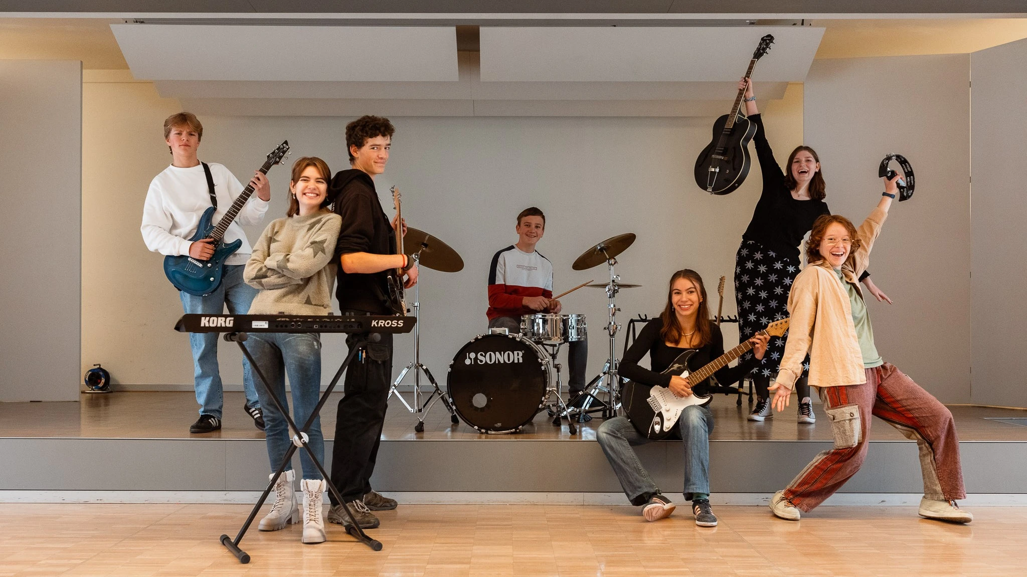Schülerband beim Posieren