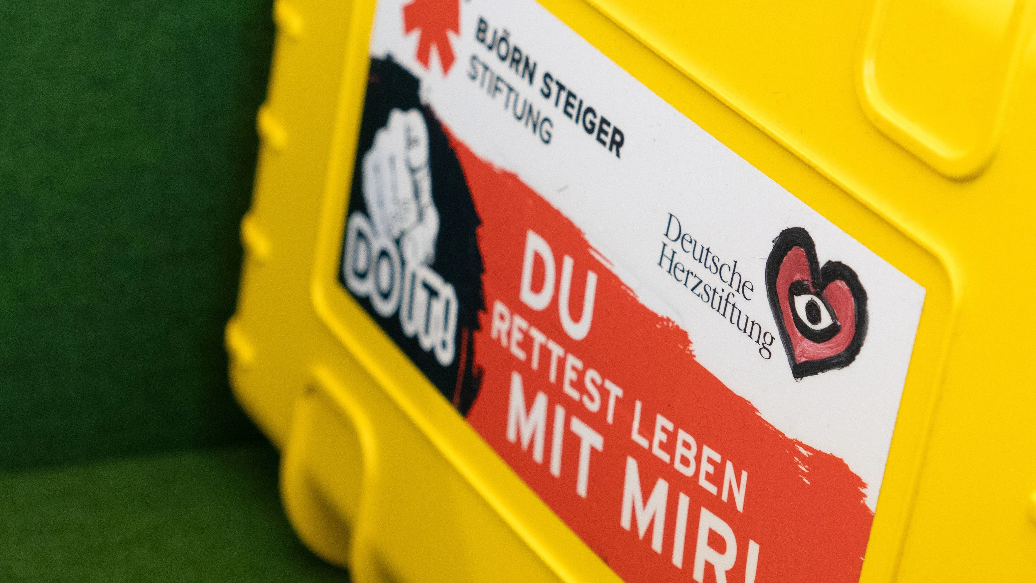 Defibrillator