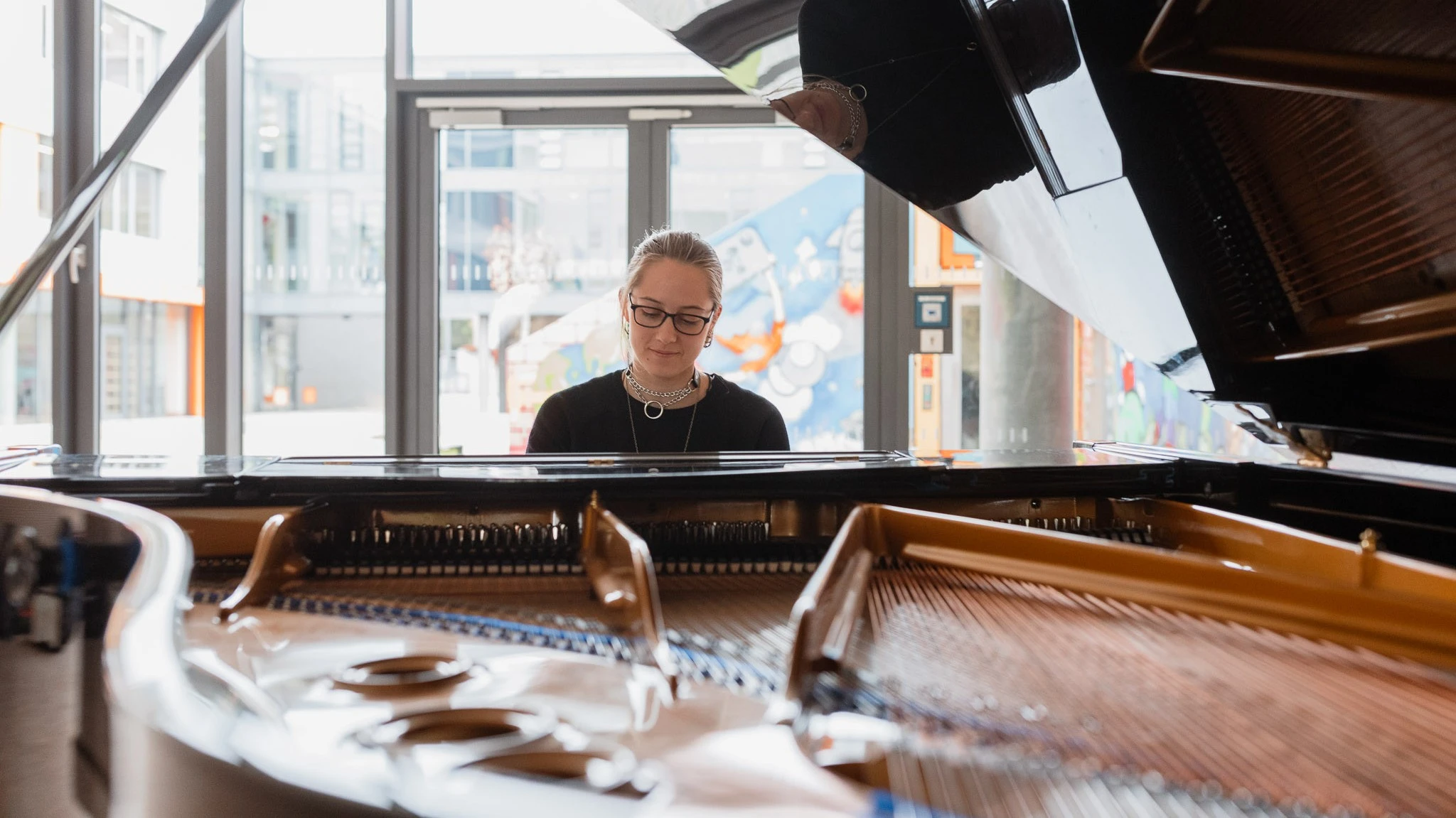 Schülerin am Piano
